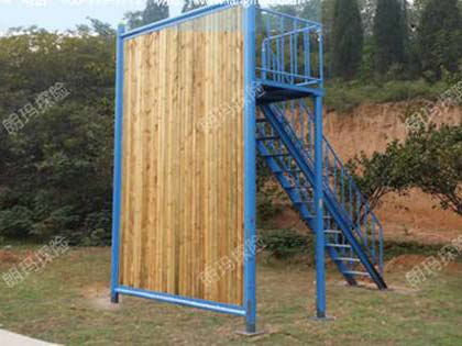 钢构木面逃生墙、毕业墙